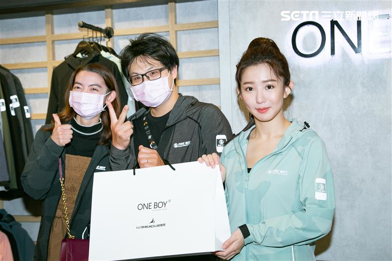 郭書瑤代言服飾擔任一日店長。（圖／記者楊澍攝影）