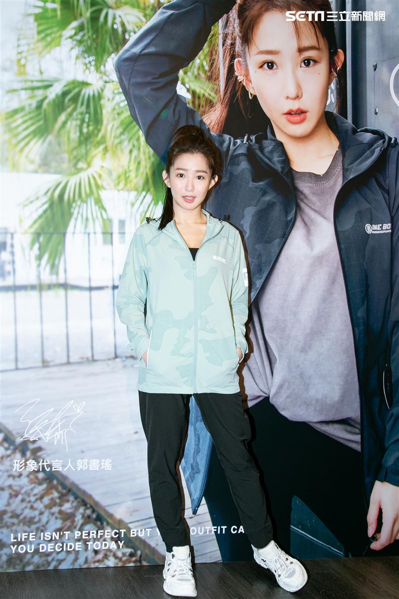 郭書瑤代言服飾擔任一日店長。（圖／記者楊澍攝影）