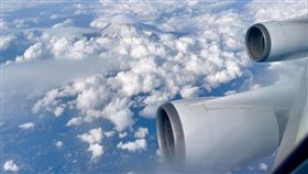 華航「空中女王」747客機正式退役，今天20日最後告別飛行，全機滿載，不少老客人和航空迷搭機向女王最後道別。（圖／航空迷林先生提供）