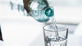 喝水，水杯，杯子（圖／翻攝自pixabay）