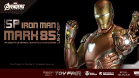全球限量30尊的真人尺寸鋼鐵人「馬克85」首次亮相。（圖／樂天桃猿提供）