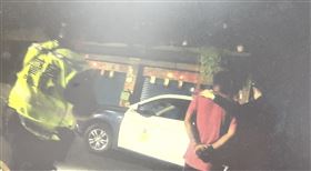 柴刀,抓狂,砍傷,電視遙控器