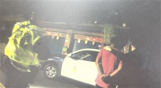 父子爭搶電視遙控器　兒抓狂柴刀砍父