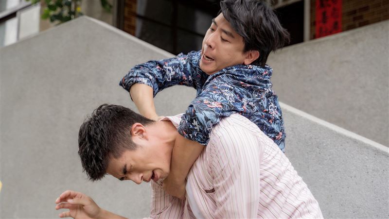 梁修身遭兒飛鏢射手　真實反應超傻眼