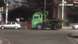 大車違停遭檢舉　意外揭駕駛是通緝犯