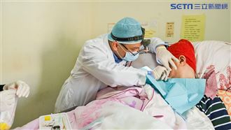 王俊凱「到宅服務」用愛替臥床者看牙