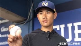 ▲樂天桃猿張喜凱。（圖／記者黃泓哲攝影）