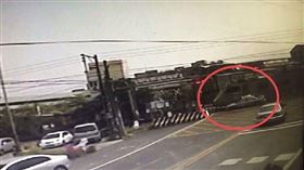  誤闖平交道，導航受困，越籍女子，區間車擦撞