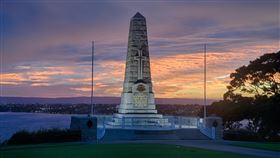 美染疫病故人數突破54萬 興建紀念碑呼聲高漲
美國即將出現緬懷2019冠狀病毒疾病（COVID-19）病故者的紀念碑了嗎？在有著全球最多、逾54萬人命喪疫情下，美國要求豎立永久紀念碑的呼聲逐漸高漲。
圖／翻攝自Unsplash
https://unsplash.com/photos/4nJLvQAul4A