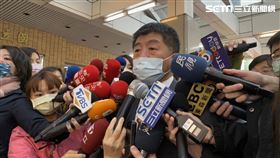 陳時中接種完後，約8點40分在台大醫院門口受訪，直呼打完感覺「很安心」。（圖／記者簡浩正攝影）