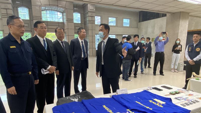 四海幫大老們力拱　張存偉接幫主大位
