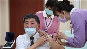 0322 陳時中指揮官施打COVID-19疫苗。（圖／中央流行疫情指揮中心提供）