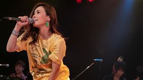 愛內里菜曾因《名偵探柯南》主題曲紅極一時。（圖／翻攝自愛內里菜IG）