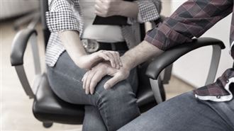 老闆給週休三日！員工竟帶妹進公司做1事