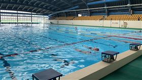 大城北游泳池　澎縣5千萬改善（1）澎湖大城北游泳館啟用迄今已超過15年，館內外牆柱鋼構、裝修建材及通風設備老舊耗損，縣府成功爭取體育署補助新台幣5000萬元修繕，明年8月可望完工。（澎湖縣政府提供）中央社　110年3月22日