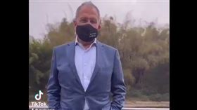 俄羅斯外交部長拉夫羅夫22日訪問中國時，戴著一枚印有FCKNG QRNTN（該死的隔離）的口罩，意在表達對隔離防疫措施的態度。（圖取自twitter.com/mfa_russia）