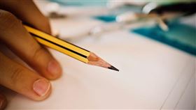 非營利組織最新調查，因疫情爆發，許多學校關閉，全球10歲兒童中一半、約7000萬人，恐失去閱讀和理解句子能力。（圖取自Pixabay圖庫）