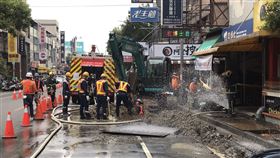 新／台中南屯商圈瓦斯洩　警消警戒中（圖／翻攝畫面）