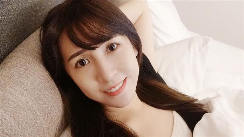鄉民女神玩水露深溝　渾圓胸型網暴動