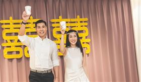 舞蹈老師KIMIKO在去年底與王家玄教授在屏東教會舉辦婚禮。（圖／翻攝自KIMIKO臉書）