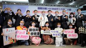 扶輪社捐款新北市府　助推新住民華語學習計畫國際扶輪3490地區新北市第2分區23日捐贈新北市政府新台幣200萬元，協助推動「新住民華語學習支持計畫」，新北市長侯友宜（後左5）出席代表受贈並留影。（新北市教育局提供）中央社記者沈佩瑤傳真  110年3月23日