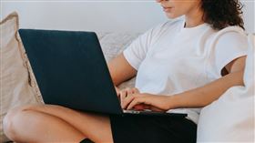 上網,筆電,電腦。（圖／翻攝自pexels）