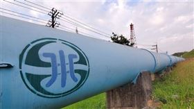 面板廠友達光電、群創光電表示，儘管水情嚴峻，兩家公司廢水回收率達95%，並購買民生回收水，或以建案的地下水因應。（中央社檔案照片）