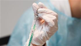 台灣啟動首批疫苗接種，總統也願意帶頭打國產疫苗，激勵高端疫苗23日強攻漲停價226.5元，帶領生技類股全面勁揚。（示意圖／圖取自Pixabay圖庫）