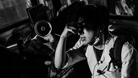 2014年在青島東警衛室崩潰的史書華（圖／翻攝自盾牌牙醫史書華）