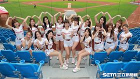 ▲樂天桃猿主場開幕戰，16位樂天女孩應援。（圖／記者劉彥池攝影）