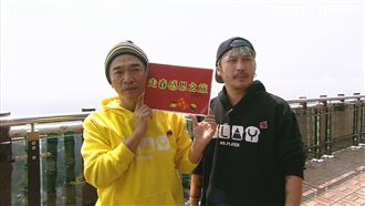 三金得主現身玩很大　狠甩偶包搶紅包