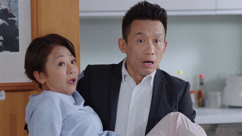 女星回春36年！出演高中生強抱韓庚