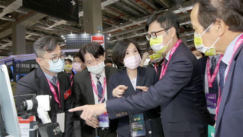 智慧城市展開跑　電信業大秀5G肌肉