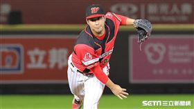 ▲味全龍終結者田澤純一。（圖／記者劉彥池攝影）