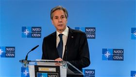 中國閉門審判2加國公民 美國務卿批把人當籌碼美國國務卿布林肯23日推文敦促北京，立即釋放遭任意拘禁的2名加國公民，強調「人類不是談判籌碼」。圖為布林肯23日於北大西洋公約組織致詞畫面。（美國國務院提供）中央社記者徐薇婷華盛頓傳真 110年3月24日