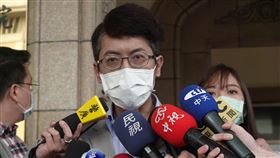 丁允恭性騷擾案  懲戒法院3/24宣判懲戒法院審理丁允恭案，3日召開言詞辯論庭。丁允恭（前）庭後受訪指出，他對在不宜場所（辦公室）從事不宜行為一直感到抱歉，但絕無監察院所指控的性騷擾。法院訂3月24日宣判。中央社記者林長順攝  110年3月3日