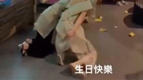 慶生,孝服,KTV,白琴,哭墓,（圖／翻攝自臉書《黑色豪門企業》）