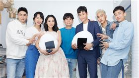 電影《我吃了那男孩一整年的早餐》開鏡早餐會，亞洲創作新天王周興哲首度躍上大銀幕，再加上金鐘獎最佳新人李沐、新生代帥哥宋柏緯及輔大校花何思靜共同演出，另外還有狼人殺偶像婁峻碩及最強高中生林鶴軒（大鶴）加入陣容。（圖／華映娛樂）