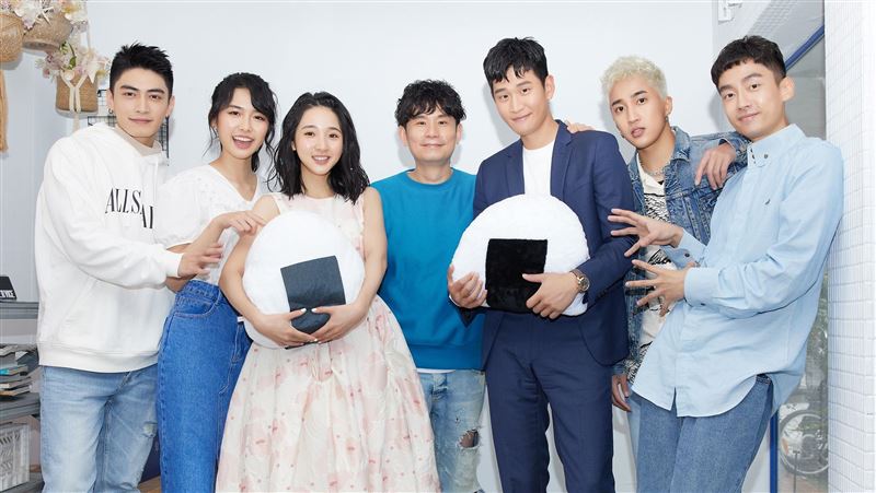 周興哲逆齡演高中生　告白校花慘被拒