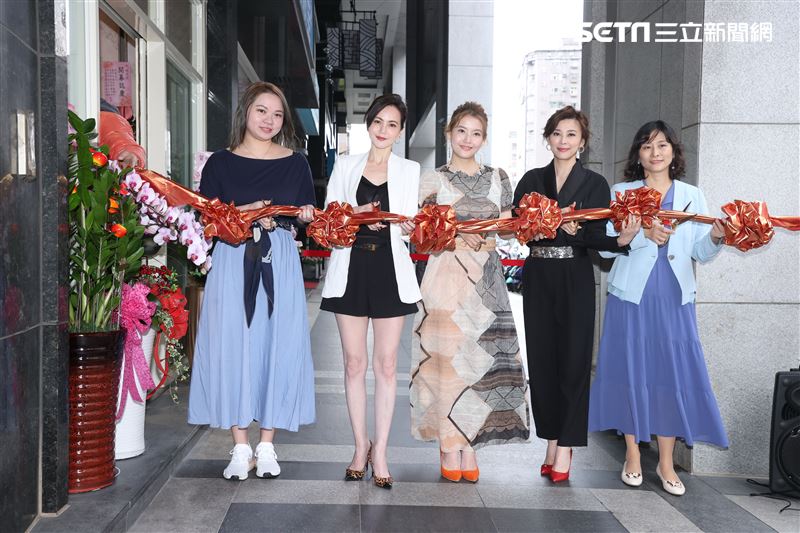 王樂妍投資開美容SPA店嘉賓-方馨、簡沛恩、張洛君站台。（記者邱榮吉/攝影）