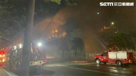 雲林六輕廠突然竄出黑煙，警消派出8車前往灌救。（圖／翻攝畫面）