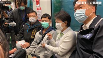 中捷試營運首日　盧秀燕搭首班車上班