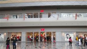 H&M近日發表聲明拒用新疆棉花後，在中國引發抵制浪潮。圖為廣東珠海一間H&M門市。（圖／翻攝自維基共享資源；作者：石油的外衣，CC BY-SA 4.0）
