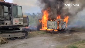 詭車側翻燒成火球　警消到場及時撲滅