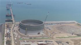 前環保署副署長詹順貴認為，工業港可往外推移，避開對水下礁體影響。經濟部則回應，目前方案能兼顧供電和保護藻礁。圖為中油依法取得三接開發許可後，推動各項工程。（圖／翻攝自中油網頁cpc.com.tw）
