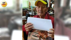 老翁李福誌認為兒子車禍死亡的原因不單純。（圖／記者甯其遠攝）