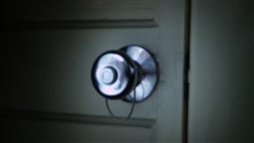 門把https://www.flickr.com/photos/rexroof/3423239296/in/photolist-6duZMb-CKi7f-81MpWw-2Rzu2-5ZYwx-Aimkh-515nz-bR7h-7C7M78-swPk-4esvgs-ouLEd-hfuoK-s1Pyn1-cXdzVf-6X4uG3-6YWQve-q2NS7x-DyKHG-mHDzP-DyKKj-7J
