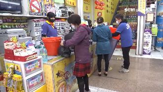 將限水民眾搶買儲水桶　銷量提高8成