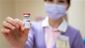 行政院長蘇貞昌接種牛津疫苗。（圖／行政院提供）