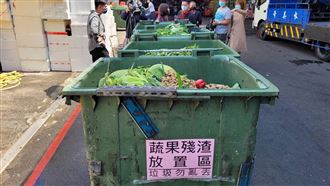 婦人撿爛水果變賣？醫師警告別吃下肚